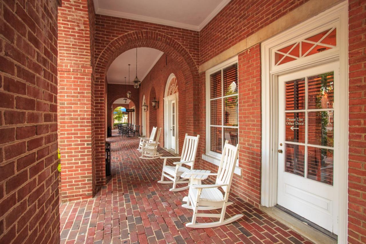The Tidewater 3* Easton