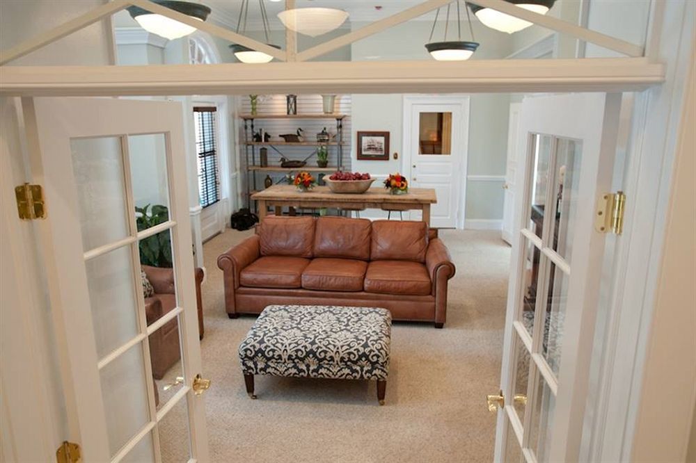 The Tidewater 3* Easton